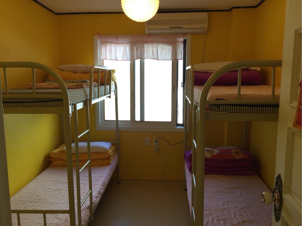 Uncle'S Guesthouse-Domestic Not Allowed Ciudad Metropolitana de Ciudad Metropolitana de Busan Habitación foto